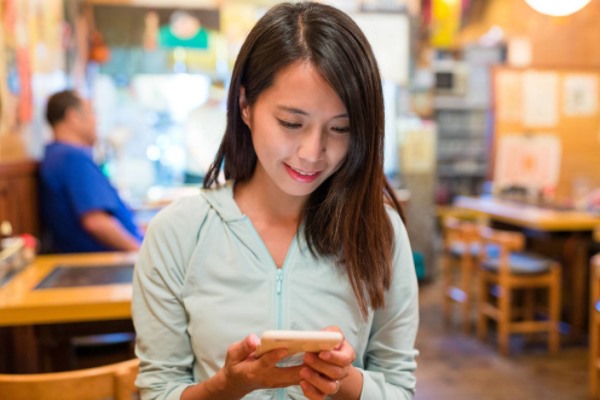 陌陌上女的为什么都让加微信？